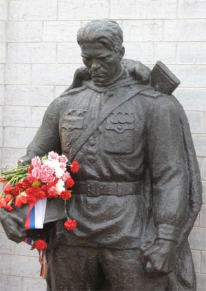 Бронзовый солдат Бронзовый соддат